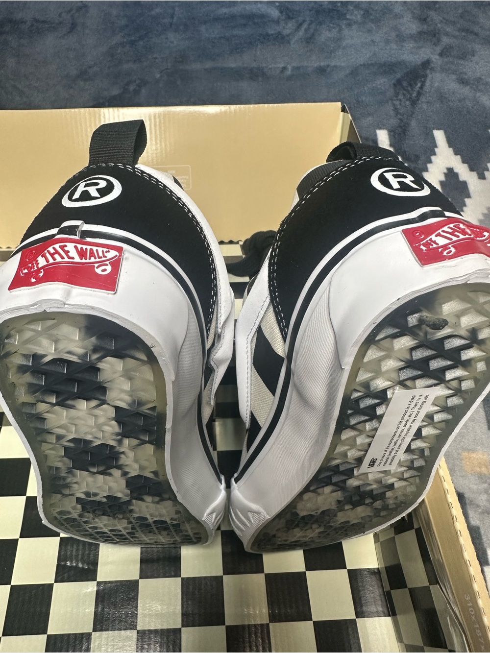 Vans Men’s Black & White Classic Low-Top Sneakers